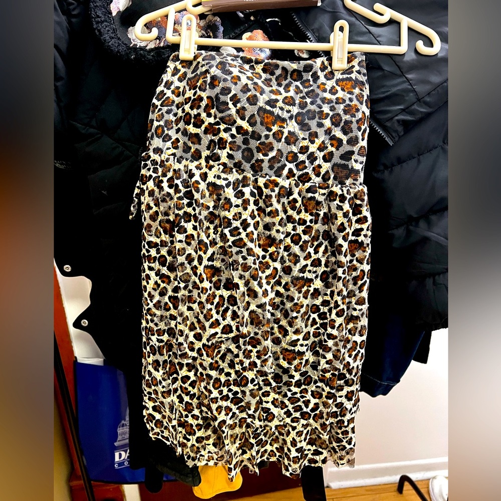 Leopard print strapless top